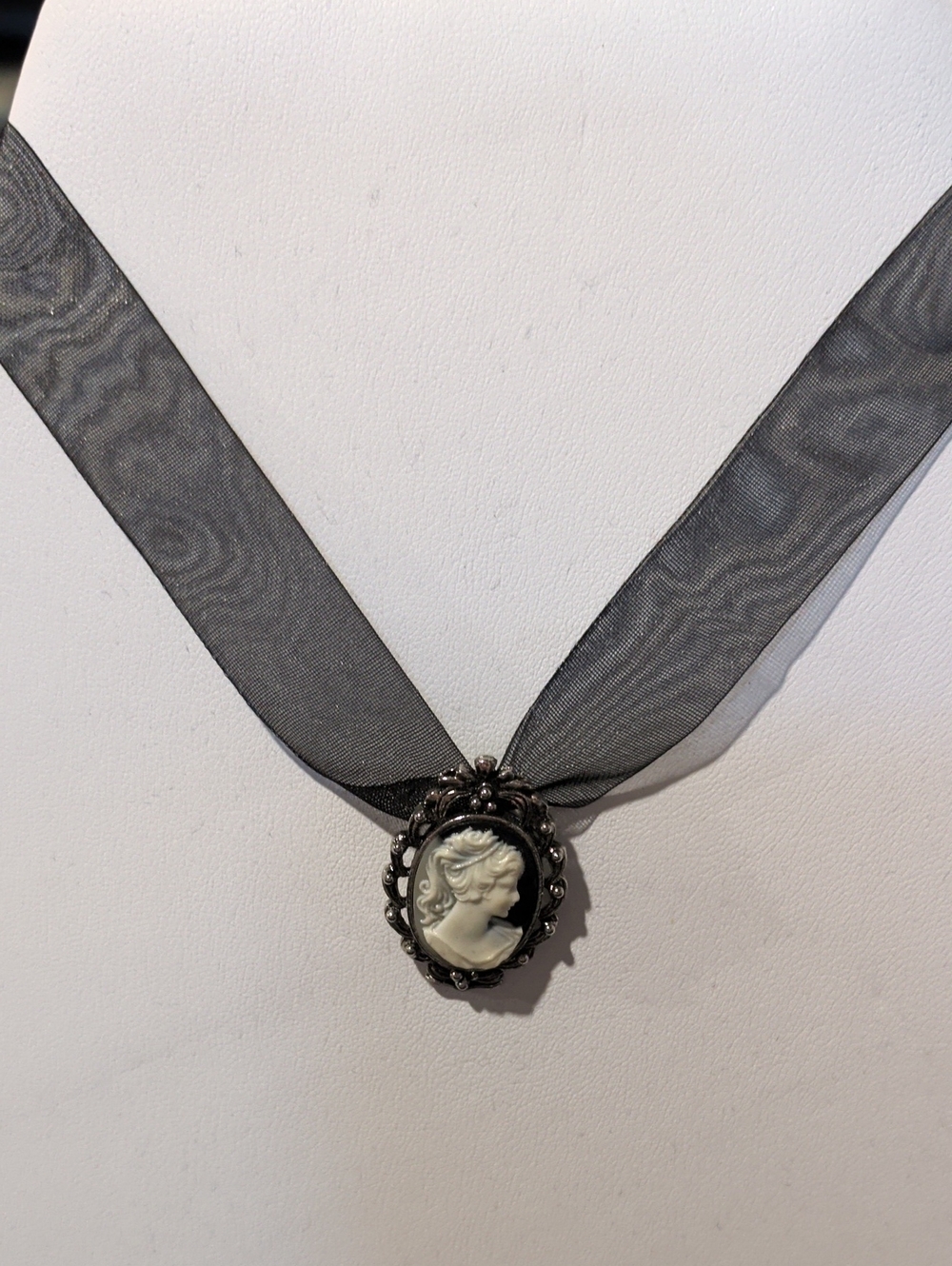 Vintage-Inspired Black Cameo Choker Necklace And Brooch
